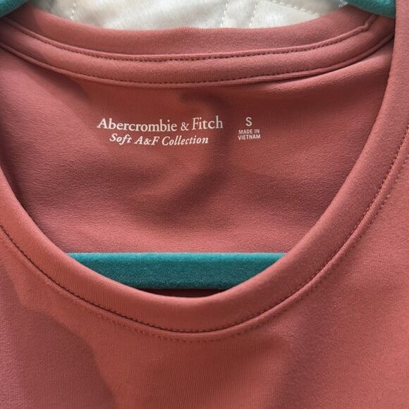 Dusty rose Abercrombie and fitch sleeveless top size S. Worn once - Picture 3 of 3